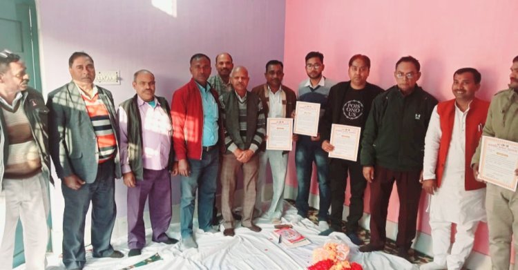 प्रजापति उत्थान महासभा की मासिक बैठक संपन्न हुई  | वरिष्ठ समाजसेवियों की उपस्थिति में संगठन का विस्तार किया गया