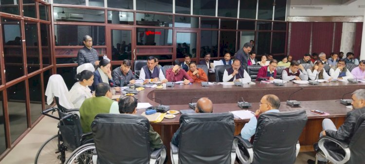 सड़कों पर लगने वाले अतिक्रमण को हटाया जाए- जिलाधिकारी | जिला सड़क सुरक्षा समिति की बैठक संपन्न