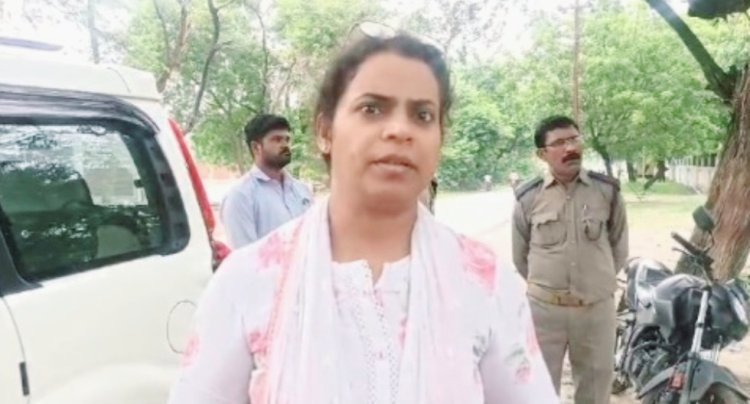 यात्री कर अधिकारी ने चलाया अभियान, कस्बा महराजगंज में मच गया हड़कंप | कई वाहन सीज, दर्जनों का चालान | स्कूली बच्चों का वाहन अनफिट दिखा तो खैर नही, चला सघन चेकिंग अभियान | महराजगंज में सड़कों पर खड़ी होती बसों से लग रहा जाम मानकों की अनदेखी कर फर्राटा भर रहीं बसें, आखिर क्यों नही हो रही कार्यवाही कौन है जिम्मेदार?