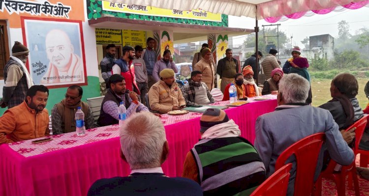मुरैनी ग्राम पंचायत में चौपाल का आयोजन, प्रभारी निरीक्षक ने ग्रामीणों को किया जागरूक