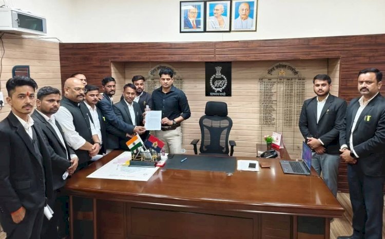 अधिवक्ताओं ने एसपी को सौंपा ज्ञापन, पत्रकारों पर लिखे गए मुकदमे की हो निष्पक्ष जाँच