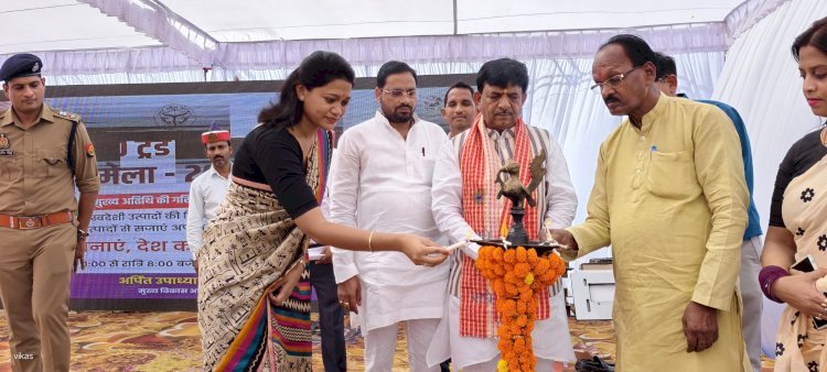 मंत्री कपिलदेव ने 10 दिवसीय यूपी ट्रेड शो स्वदेशी मेला 2025 का फीता काटकर किया उद्घाटन