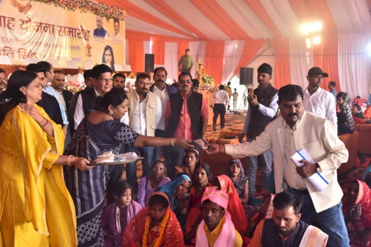 मुख्यमंत्री सामूहिक विवाह में 128 जोड़ों का विवाह व 07 का निकाह सकुशल संपन्न | सीडीओ ने मुख्यमंत्री सामूहिक विवाह आयोजन में शामिल होकर नव दंपतियों को दिया आशीर्वाद