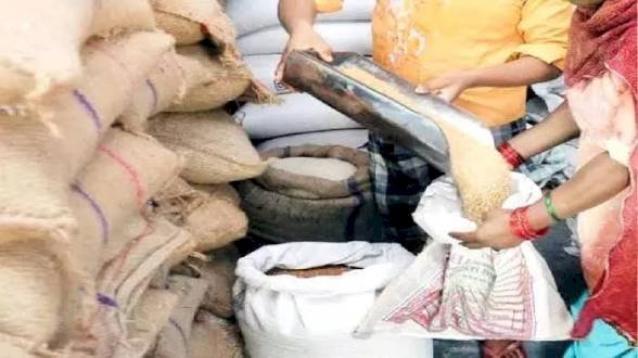 कोटेदार ने डीएम से शिकायत कर पूर्ति निरीक्षक पर लगाया आरोप